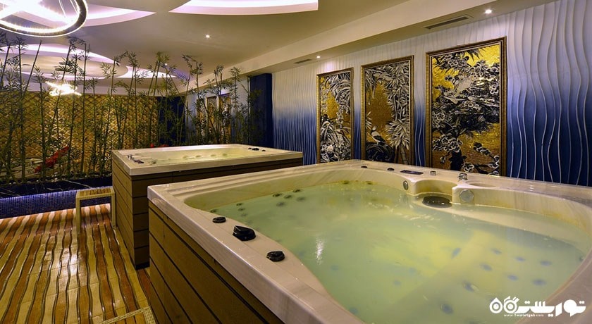 جکوزی موجود در مرکز سلامتی و اسپا